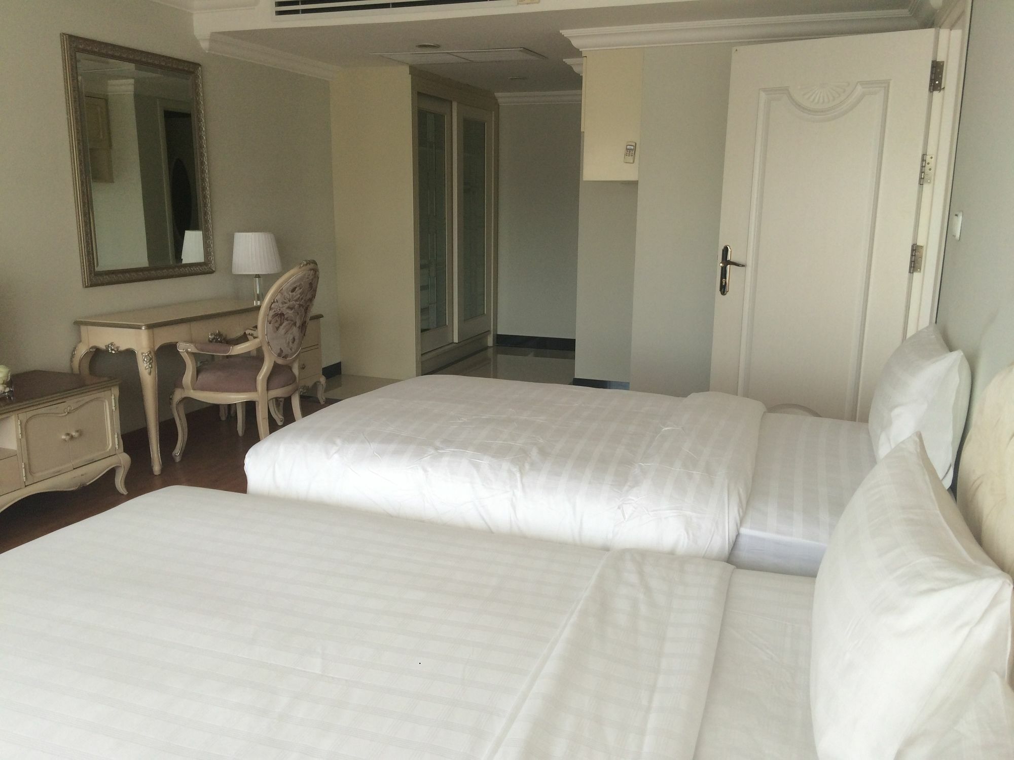 Lk Noble Suite Паттайя Экстерьер фото
